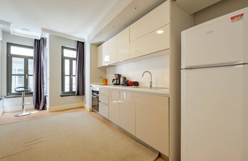 Taksim Apartment | Spacious 3-Bedroom with AC, Elevator & Free Parking – to 1 min to Taksim Square