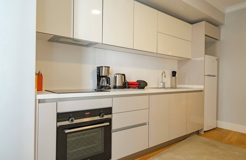 Taksim Apartment | Spacious 3-Bedroom with AC, Elevator & Free Parking – to 1 min to Taksim Square