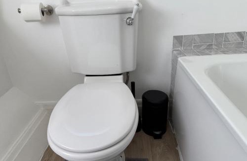 Ridgeway House | Spacious 3 Bedroom With Garden and Free Parking