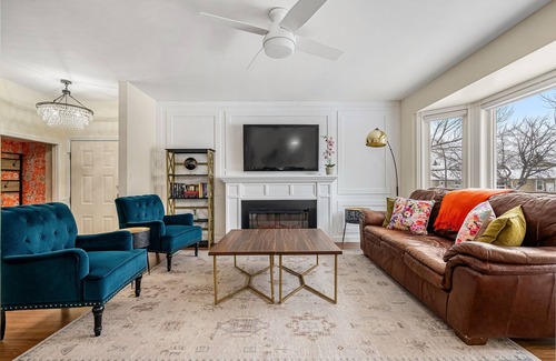 Southeast Calgary House | Spacious 3 Bedrooms 5 Beds close to Deerfoot- Spruce Meadows