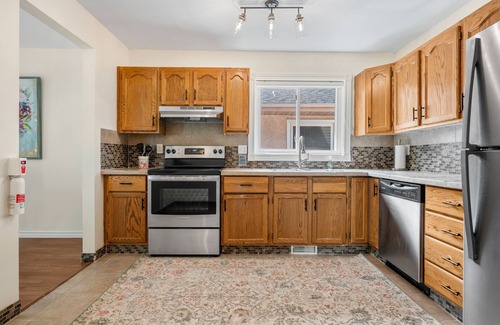 Southeast Calgary House | Spacious 3 Bedrooms 5 Beds close to Deerfoot- Spruce Meadows