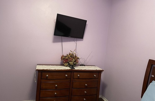 Biscayne House | Spacious 3 BR/2 BA home - 10 min from JAX airport