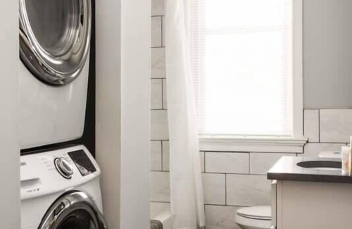 Central West End Apartment | Spacious 3 BR Apt In CWE