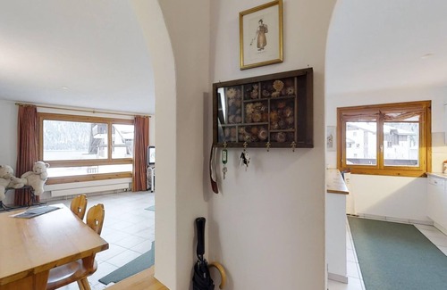 Silvaplana Apartment | Spacious 3½-room apartment on the second floor, ca.