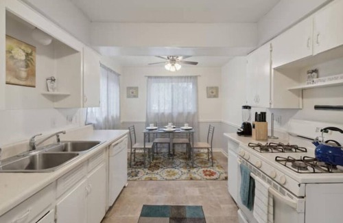 Ottawa House | Spacious 3Bd-PoolTable, Office, Deck-Pets OK. 1 mile from University of Toledo.