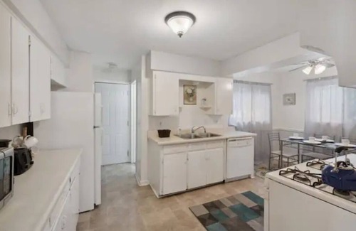 Ottawa House | Spacious 3Bd-PoolTable, Office, Deck-Pets OK. 1 mile from University of Toledo.