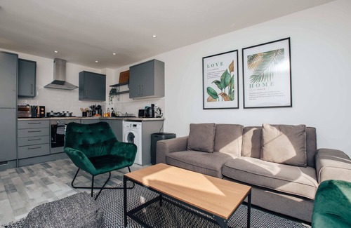 Tipton House | SPACIOUS 3BD TOWNHOUSE w 2WCs+15MINS TO BHAM &WOLV