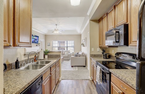 The Colony Apartment | Spacious 3BD w/King Bed, Pool & Gym – Near Grandscape, Legacy West, & Frisco!