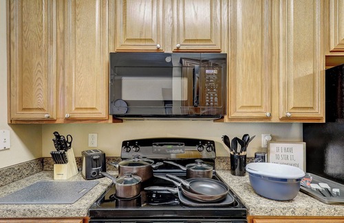 The Colony Apartment | Spacious 3BD w/King Bed, Pool & Gym – Near Grandscape, Legacy West, & Frisco!