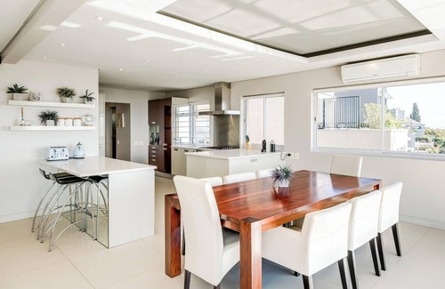 Green Point Apartment | Spacious 3Bed Apt Overlooking Cape Town Panova
