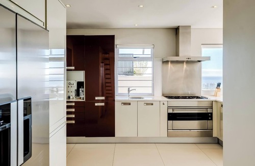 Green Point Apartment | Spacious 3Bed Apt Overlooking Cape Town Panova