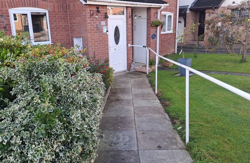 Wrexham House | Spacious 3bed semi/Gamesroom/Drive/10mins to City