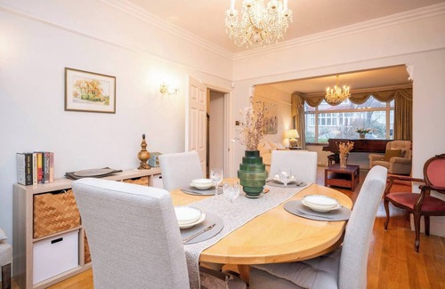 Anerley House | Spacious 3bedroom house near Crystal Palace London | Pass the Keys