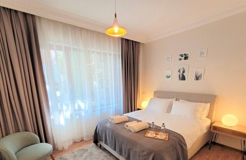 Cihangir Apartment | Spacious 3BR Apartment at Taksim