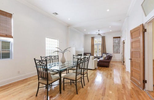 Faubourg Lafayette Apartment | Spacious 3BR Condo w Pool Steps to St Charles Ave