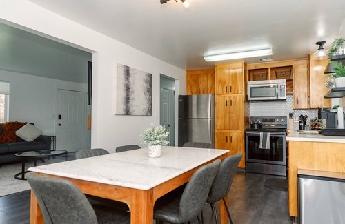 Logan House | Spacious 3br Main Floor Unit Near USU and Downtown