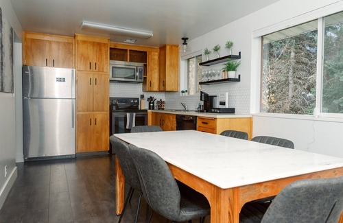 Logan House | Spacious 3br Main Floor Unit Near USU and Downtown