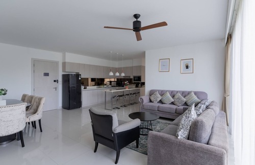 Laguna Apartment | Spacious 3BR Sea-View Condo Resort Amenities 2708