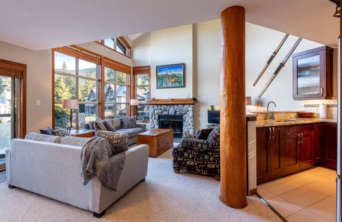 Blackcomb House | Spacious 3BR | Walk to Village & Lake | Quiet Location | Hot Tub Access | Managed by Aloha Whistler