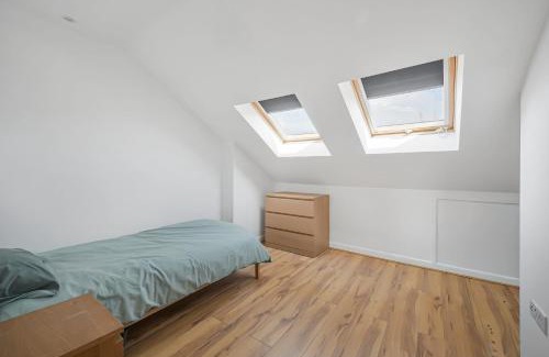 Thornton Heath House | Spacious 4 bed, 3 bath house - Free parking