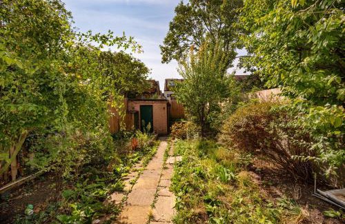 Thornton Heath House | Spacious 4 bed, 3 bath house - Free parking