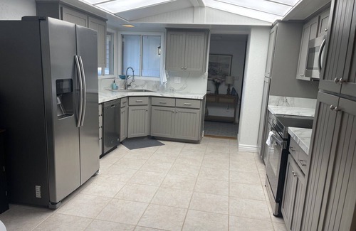 Alhambra House | Spacious 4-bed/3-Bath house by GCU with pool/yard/lawn