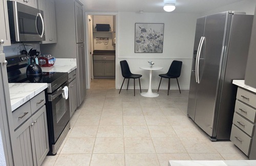 Alhambra House | Spacious 4-bed/3-Bath house by GCU with pool/yard/lawn