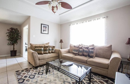 Fillmore House | SPACIOUS 4 BED/3 BATH HOME NEAR CITY PARK !!!!