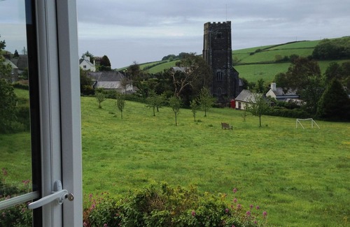 Chillington House | Spacious 4 Bed Devon Holiday House Near Sea; Sleeps 8. Pet friendly. Refurb 2024