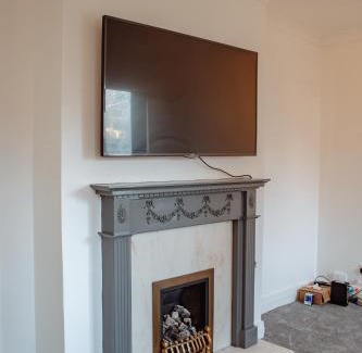 Roundhay Apartment | Spacious 4-Bed Flat - 10 Mins to City Centre