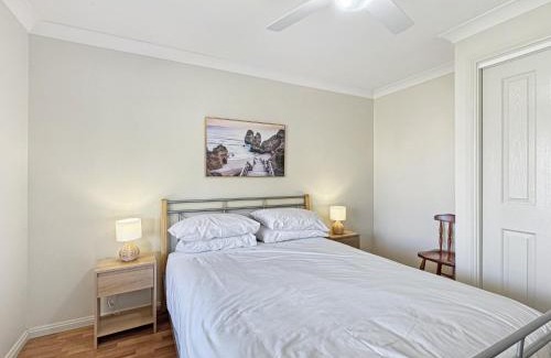 Broulee House | Spacious 4-Bed Home 2-Min to the Beach