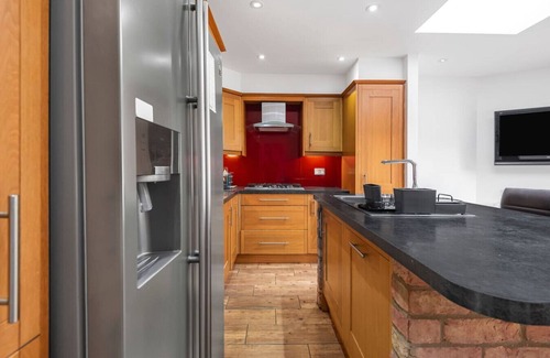 Kenton East Apartment | Spacious 4-bedroom retreat with easy tube access and parking