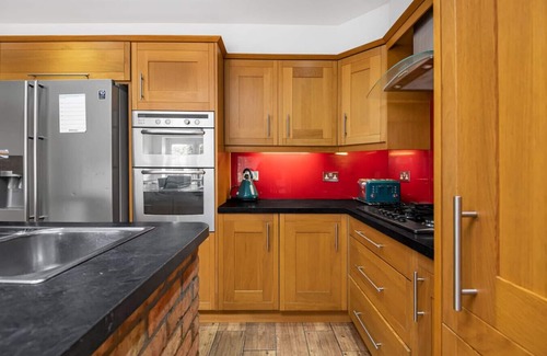 Kenton East Apartment | Spacious 4-bedroom retreat with easy tube access and parking