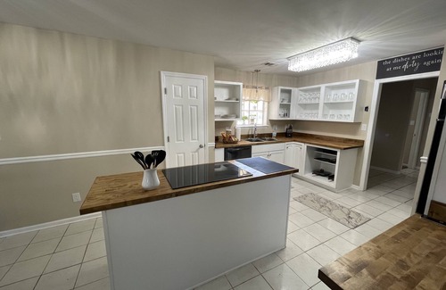 Warner Robins House | Spacious 4 Bedroom home that sleeps up to 8 guests