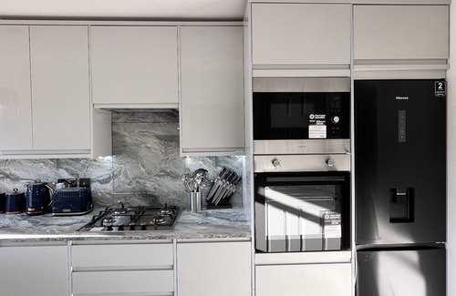 Uxbridge North Apartment | Spacious 4-bedroom apartment in Uxbridge with relaxing Hot tub and Pool table