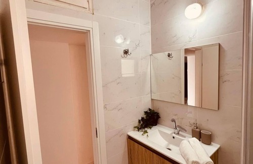 Bat Yam Apartment | Spacious 4-bedroom apartment with AC, WiFi in charming Bat Yam