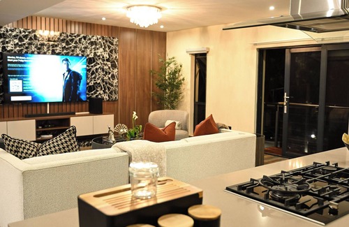 Goromonzi Villa | Spacious 4-bedroom apartment with WiFi, fitness room in enjoyable Harare