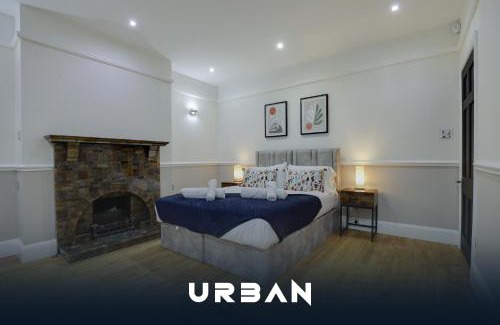 Peterborough House | Spacious 4-Bedroom City Centre Houses, Sleeps 8 With Parking For 3 Cars