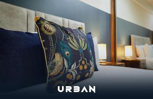 Peterborough House | Spacious 4-Bedroom City Centre Houses, Sleeps 8 With Parking For 3 Cars