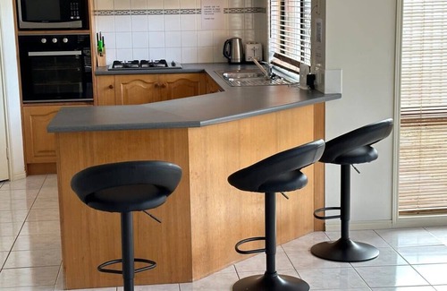 Tarneit House | Spacious 4-Bedroom Family Retreat with Pool at Tarneit