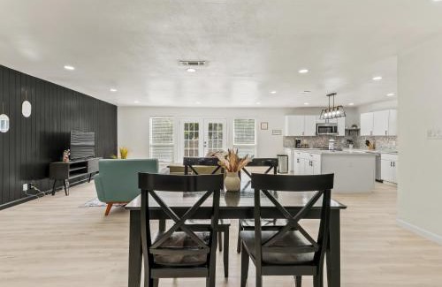 McKinney House | Spacious 4 Bedroom Family Retreat in the Heart of McKinney, TX