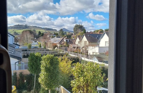Greystones House | Spacious 4-bedroom house with south facing garden in tranquil Greystones WiFi