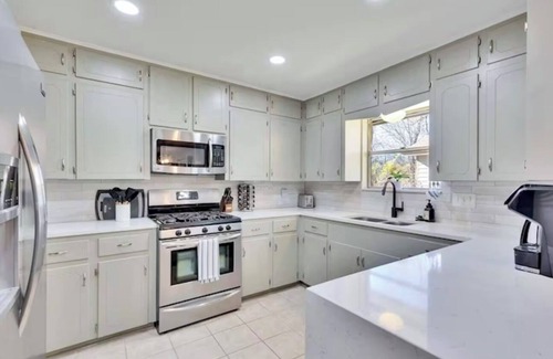 Egger Acres House | Spacious 4-bedroom house w/fenced yard - monthly discounts for longer bookings
