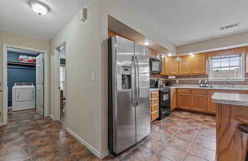 Jonesboro House | Spacious 4-bedroom house in Jonesboro with Highspeed WiFi