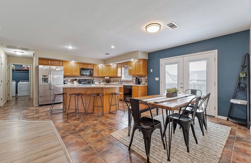 Jonesboro House | Spacious 4-bedroom house in Jonesboro with Highspeed WiFi