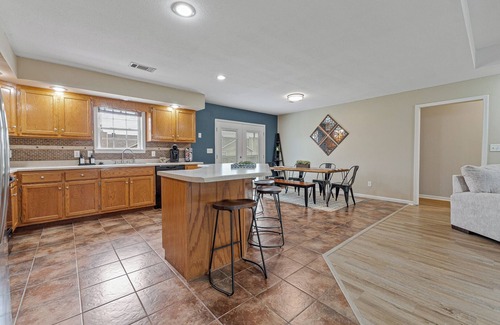 Jonesboro House | Spacious 4-bedroom house in Jonesboro with Highspeed WiFi