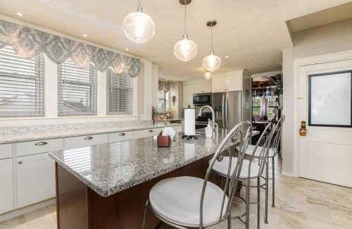 Northeast South Bend Apartment | Spacious 4-Bedroom Home 1 Mile to Notre Dame Stadium