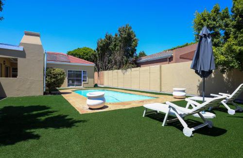 Parklands House | Spacious 4-Bedroom Home With a Pool