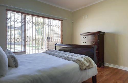 Parklands House | Spacious 4-Bedroom Home With a Pool