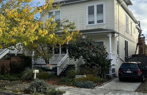 South Berkeley House | Spacious 4-bedroom house in wonderful Berkeley with fitness room, large yard